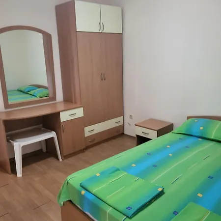 Appartement с 2 спални в *