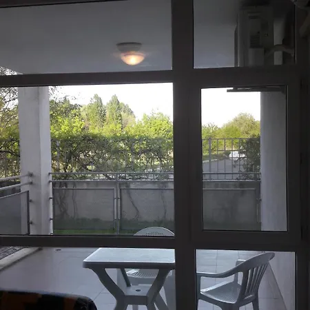 Appartement с 2 спални в *